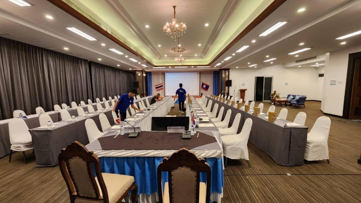 Blu Hotel Nakhon Phanom Exterior photo