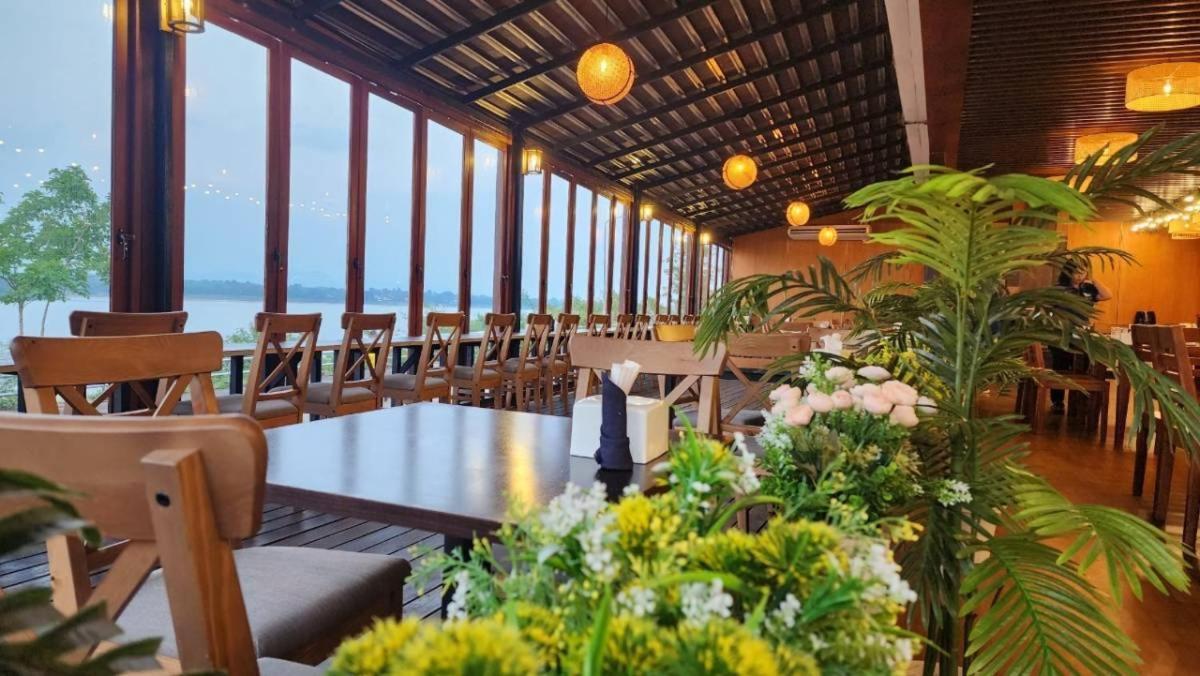 Blu Hotel Nakhon Phanom Exterior photo