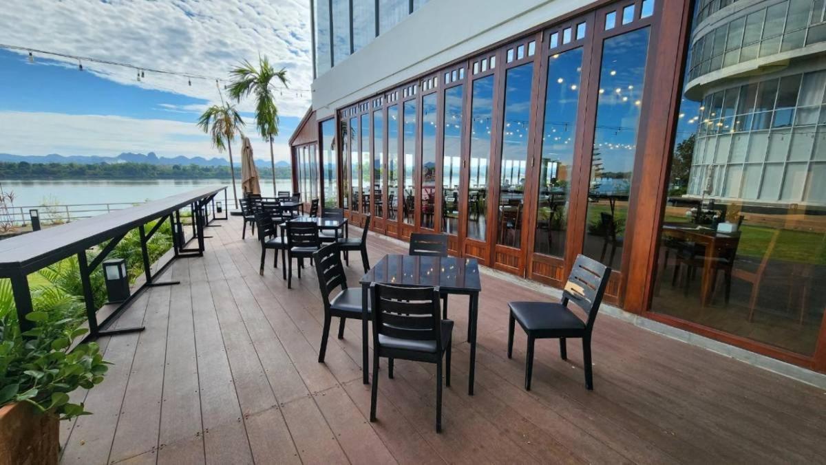 Blu Hotel Nakhon Phanom Exterior photo