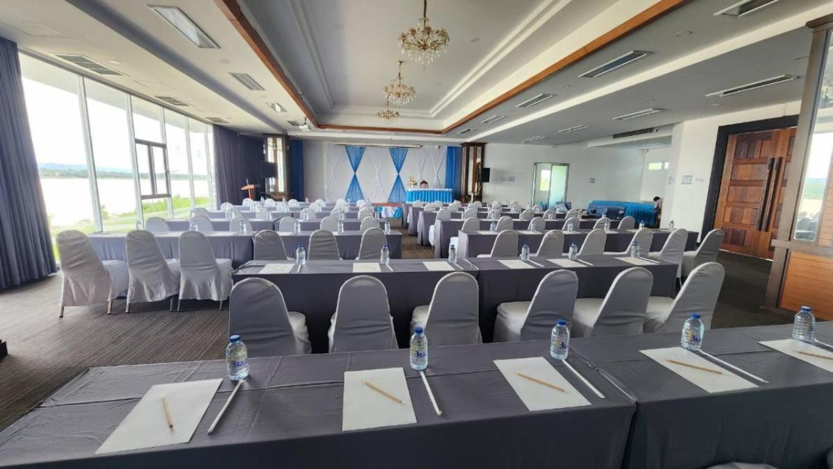 Blu Hotel Nakhon Phanom Exterior photo