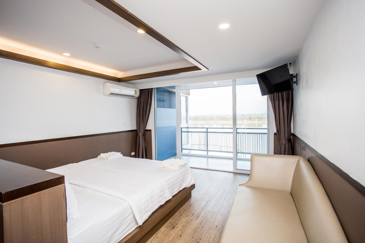 Blu Hotel Nakhon Phanom Exterior photo