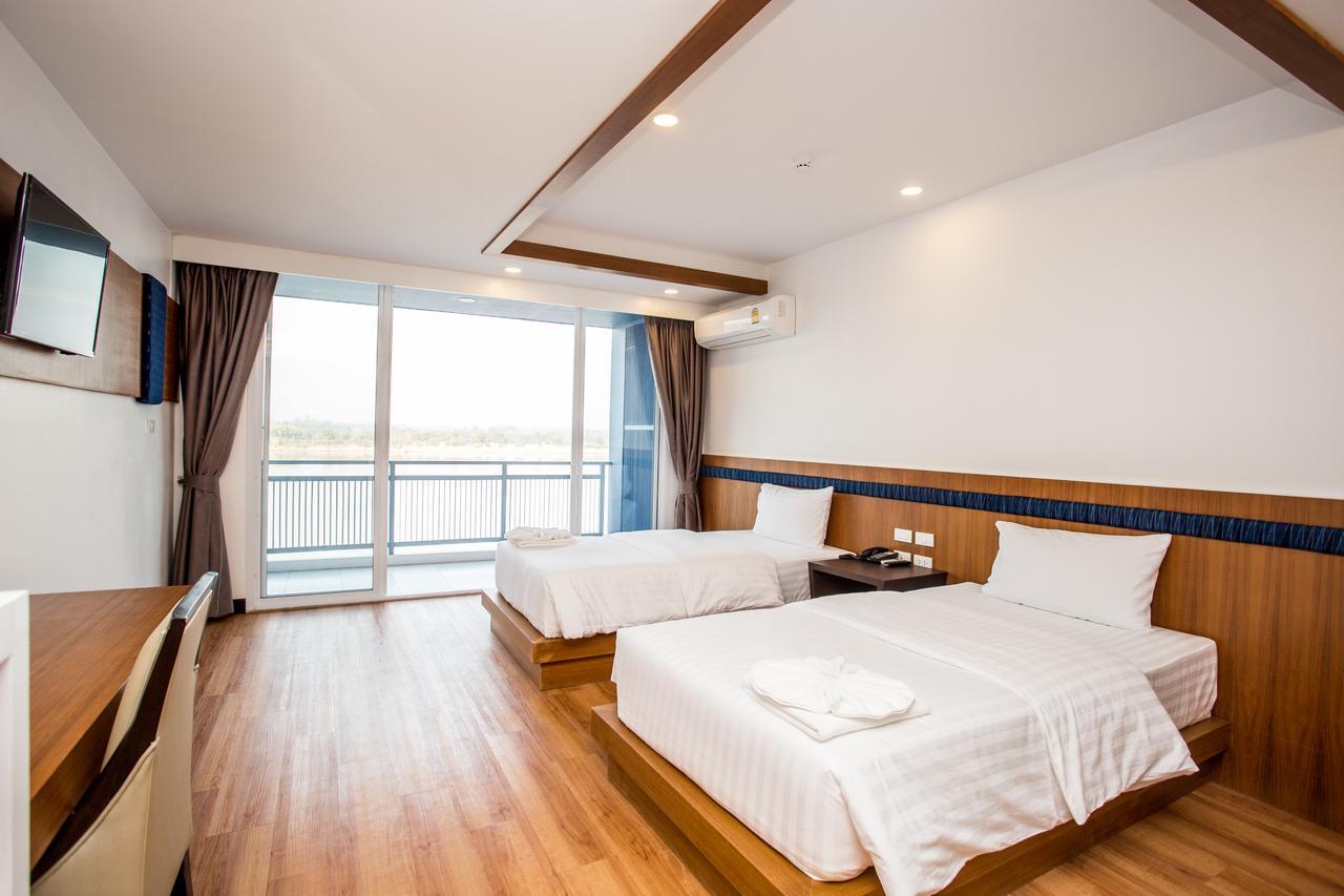 Blu Hotel Nakhon Phanom Exterior photo