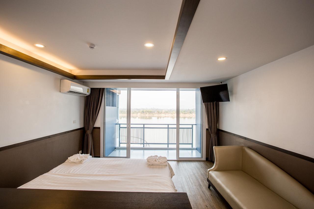 Blu Hotel Nakhon Phanom Exterior photo